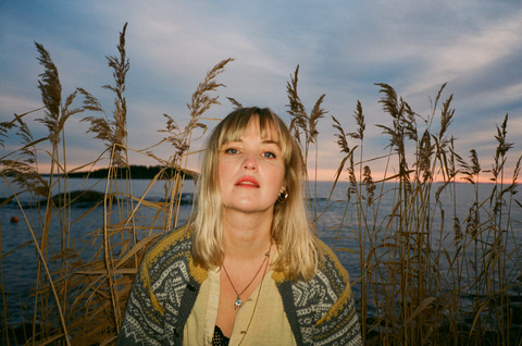 Thea & The Wild 1 